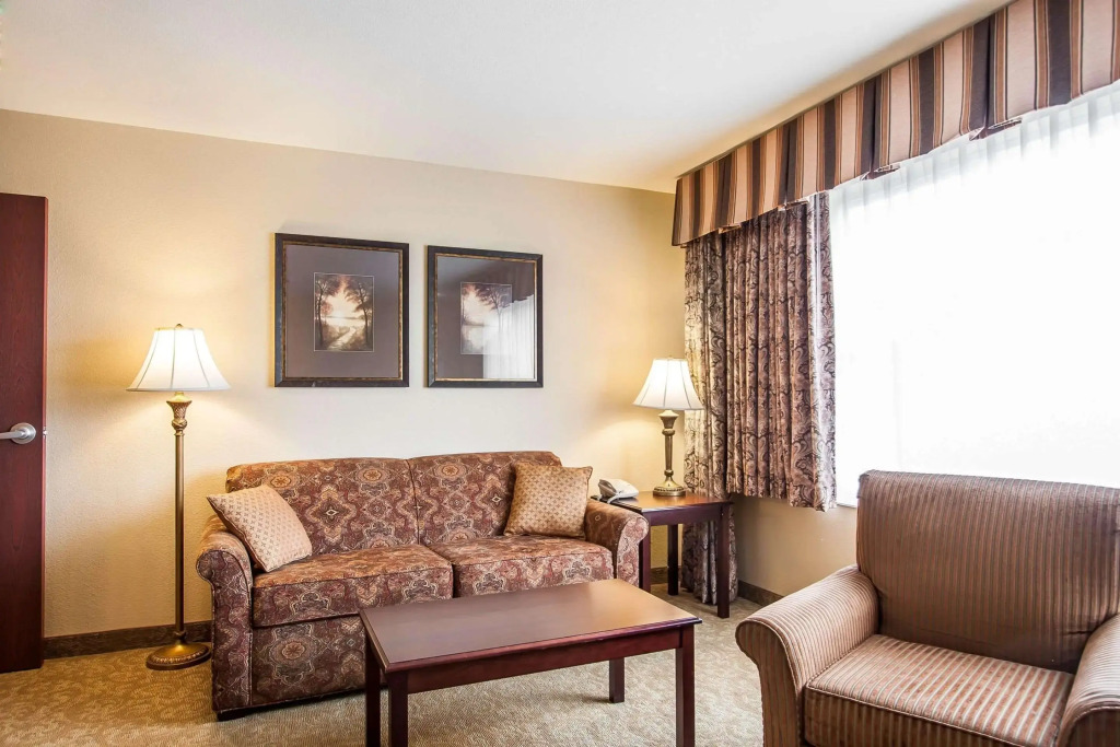 Comfort Inn & Suites McMinnville Wine Country