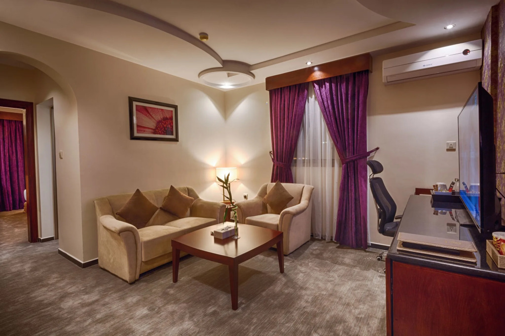Lavona Hotel