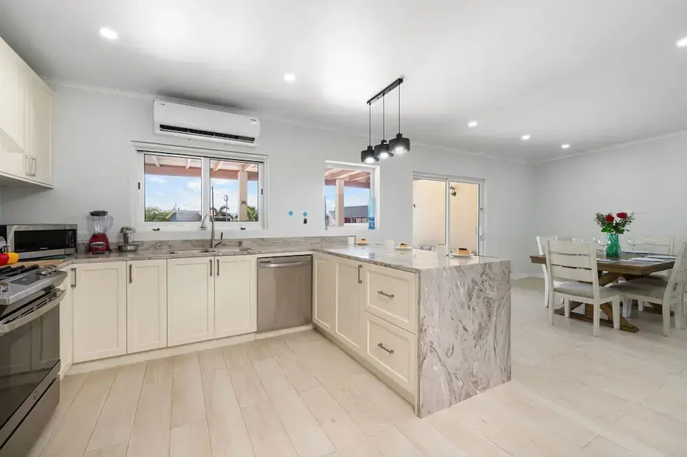High-end Pool Getaway Upscale 5 Location BBQ