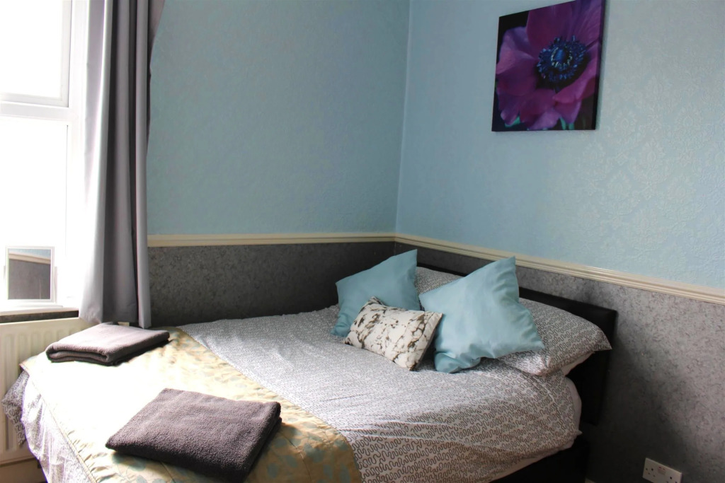 Napier Town House - Self Catering - Guesthouse Style - Twin and Double Rooms