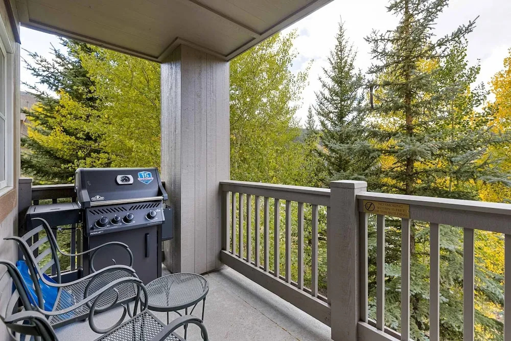 8577 Expedition Station 3 Bedroom Condo by RedAwning