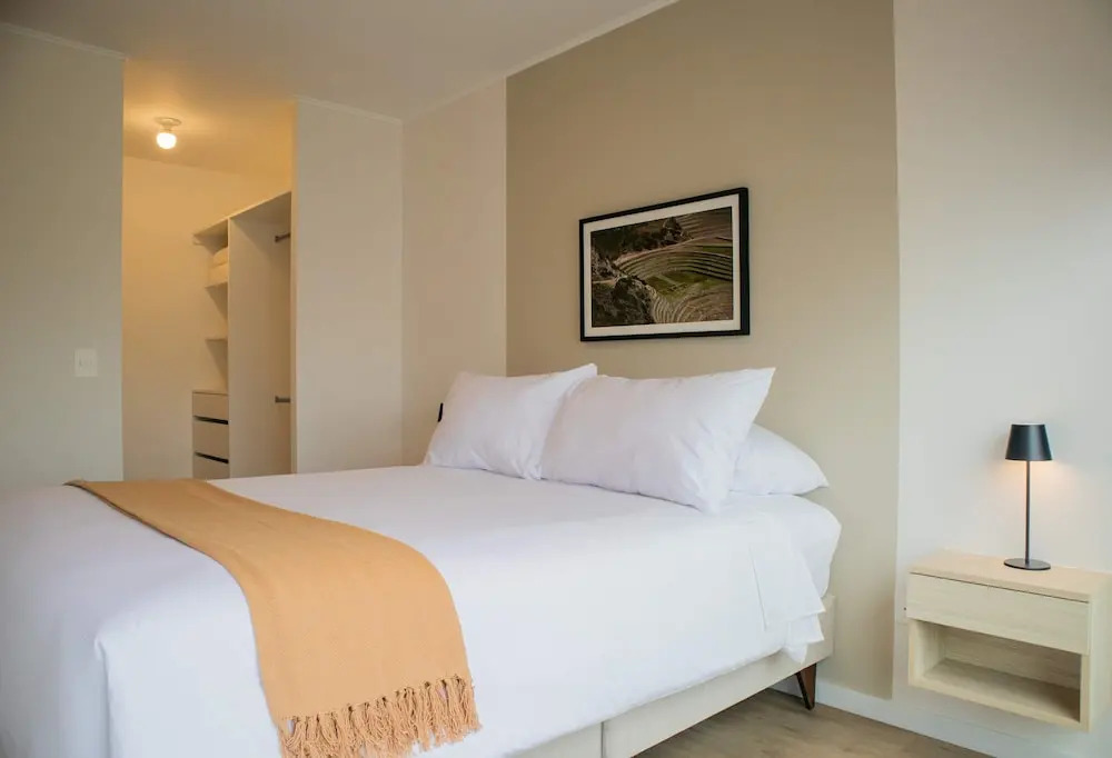 w Elegant 2BR Apartment in Miraflores Steps From Larcomar