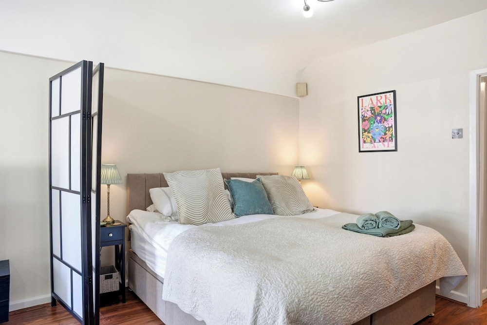 Tranquil Studio - Sleeps 2 & Private Parking