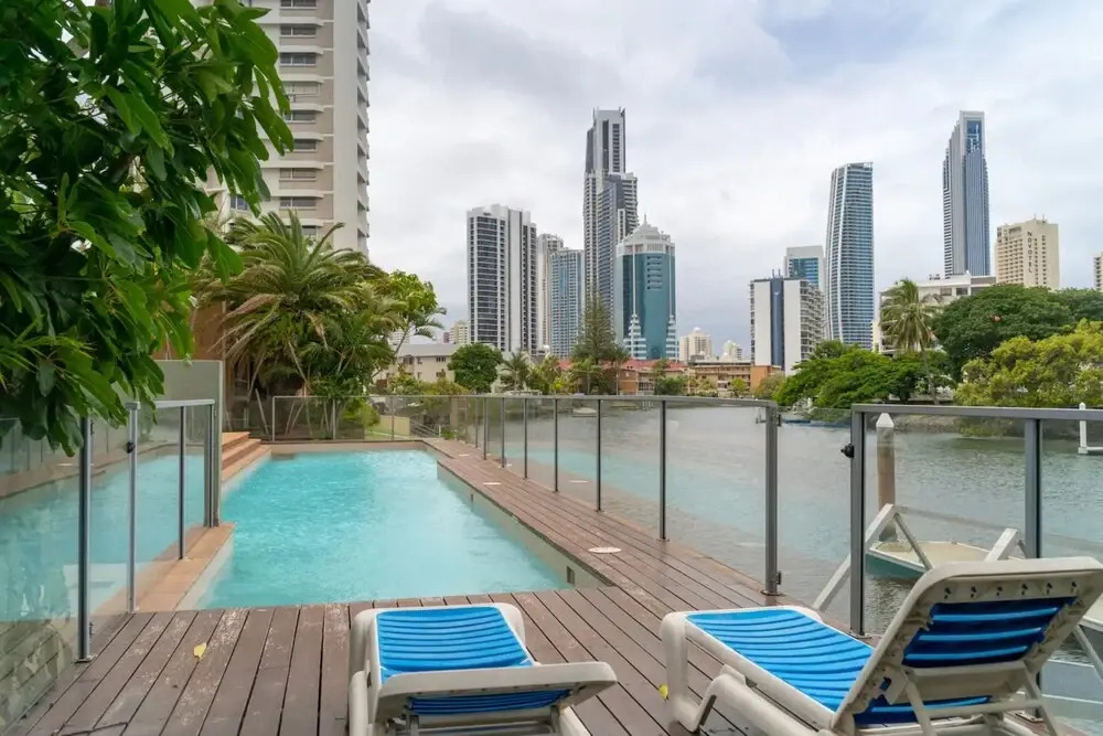 Comfortable 2 Bedroom Apartment With River Views