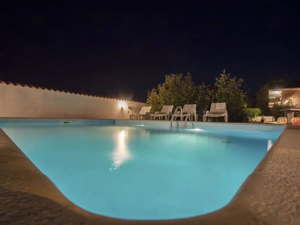 Adorable Holiday Home With Private Pool & Terrace With Barbecue
