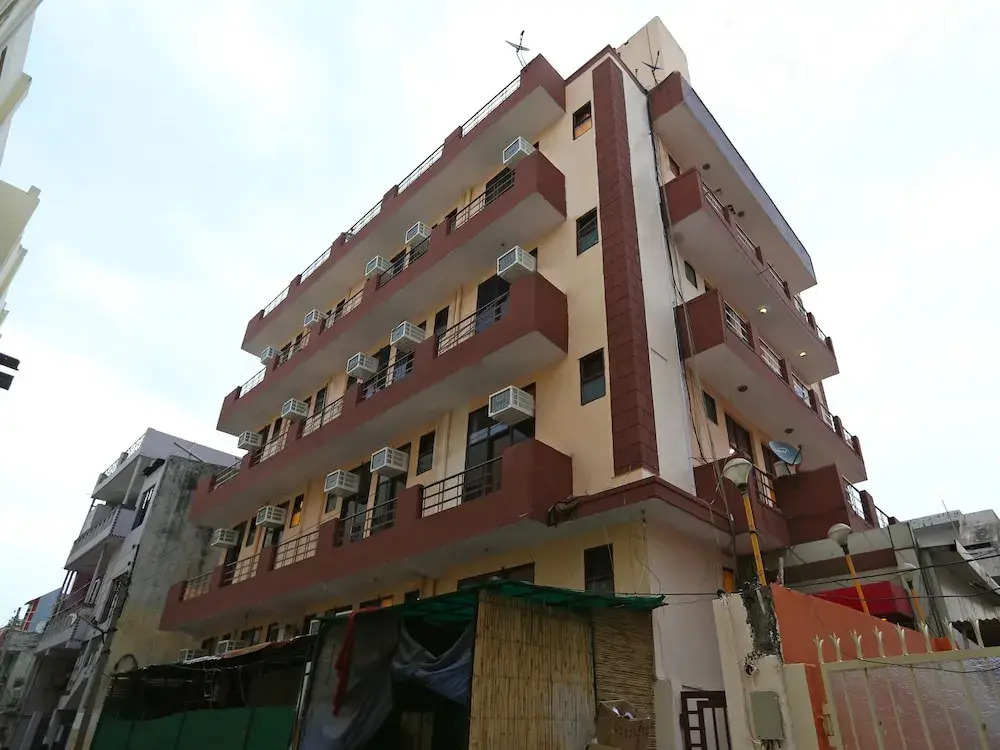 OYO Flagship 14774 Sector 14 Gurgaon
