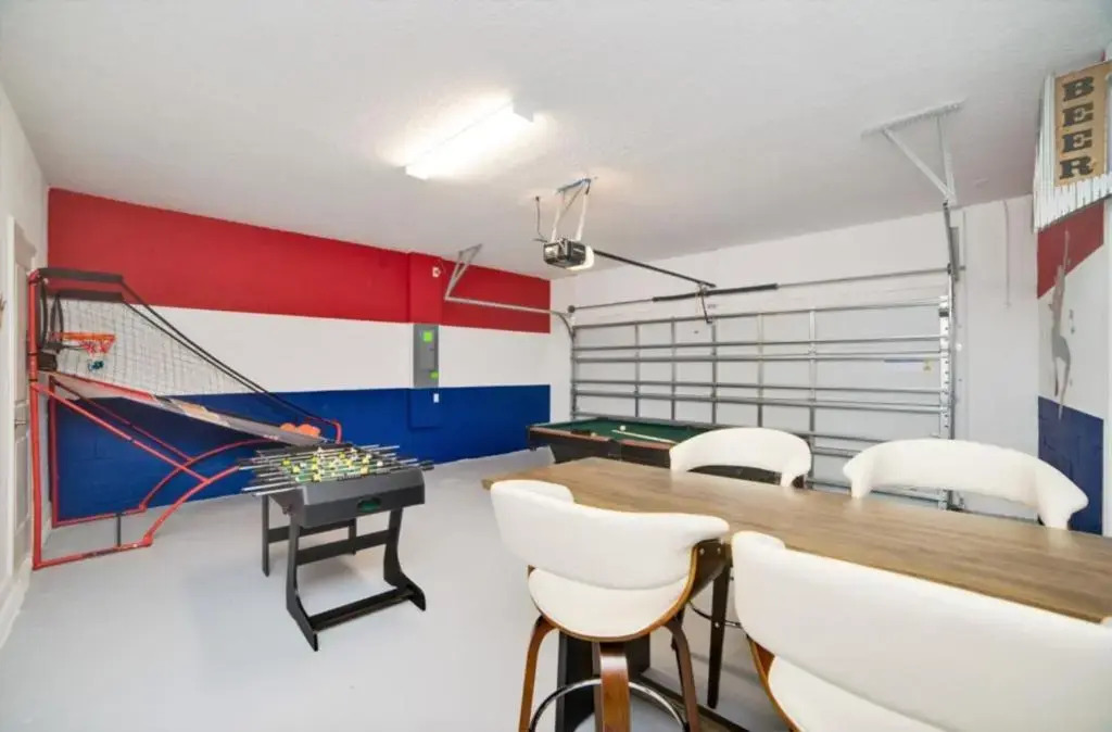 Live the Magic of Champion Gates 8 BD Sleep Up to 19 people