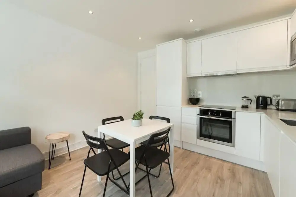 Super Central Flat Sleeps/4 -1 min to Holborn Tube