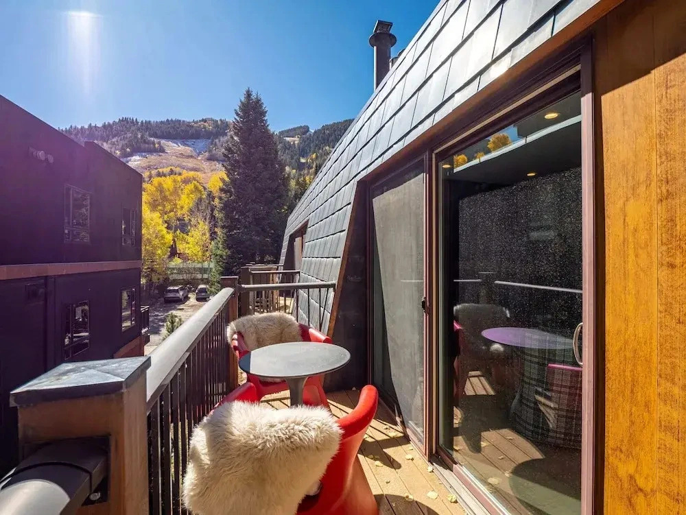 Le Petite Alps l 2BR Condo With Private Patio