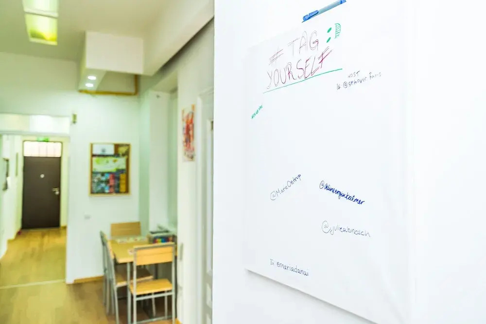 Funky Room for 4- Artistic Guesthouse-main Street!