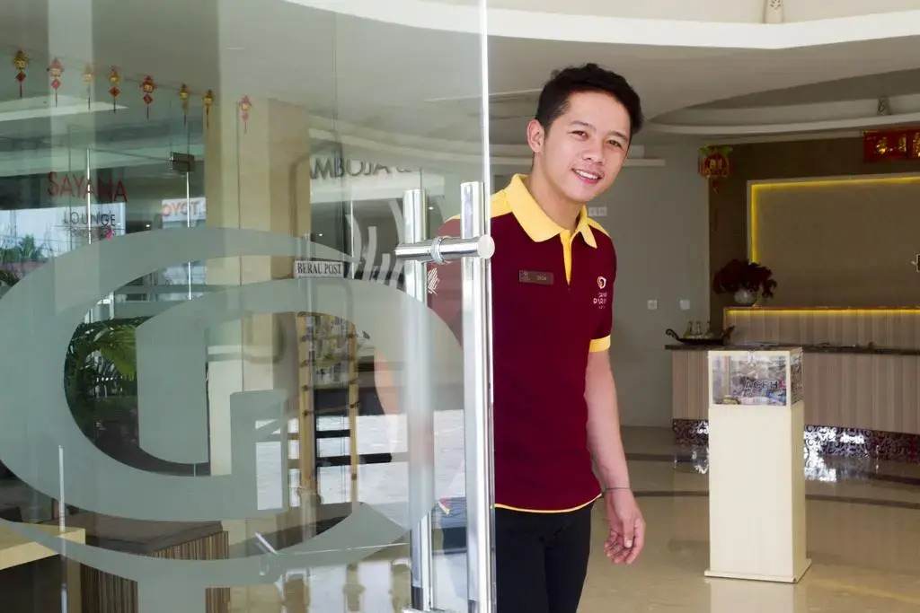 Grand Parama Hotel