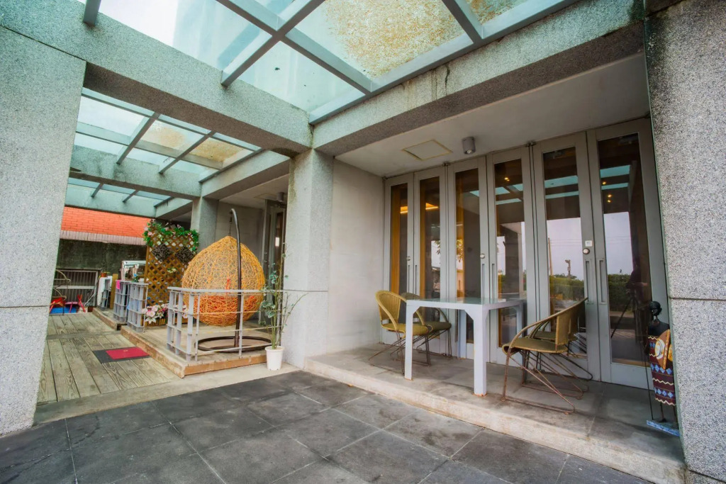 Riverside inn