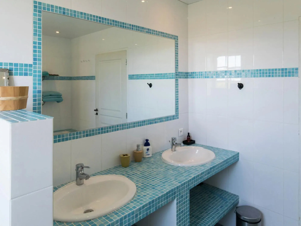 Mansion in Fargues with Pool and Garden