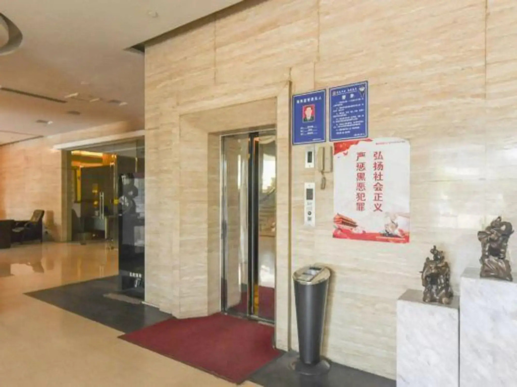 Plato Holiday Hotel