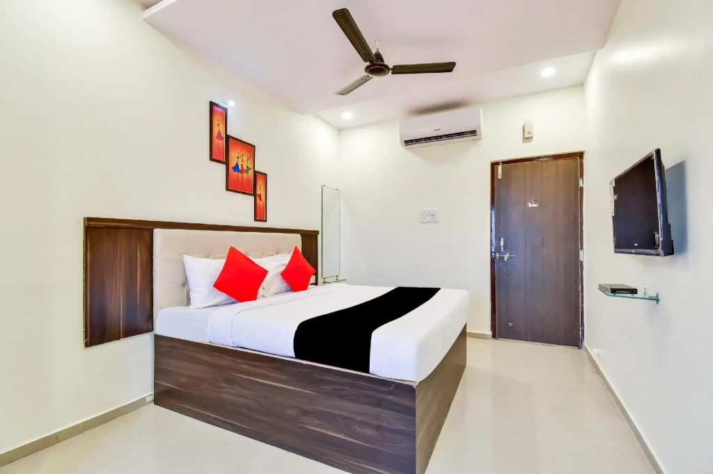 Capital O NAG516 Hotel Lake View