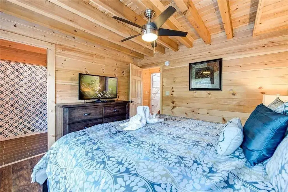 Mountain Splash 2 Bedroom Home with Private Pool