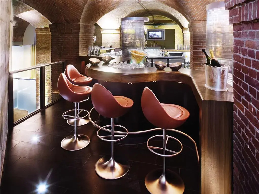 MÖVENPICK Hotel Hamburg City, historischer Wasserturm im Schanzenpark