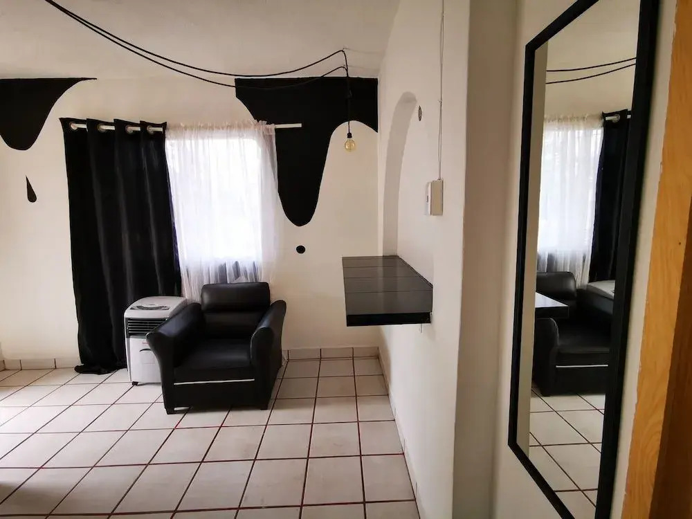 Vela Lounge & Hostel PV