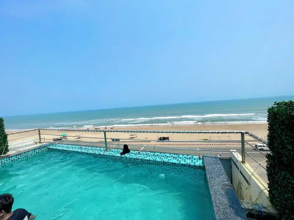 TBS Sea View - Full AC- Pool & Breakfast