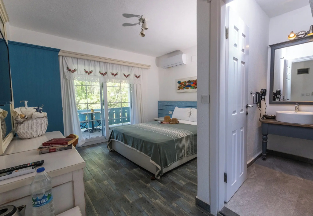Kefi Beach & Suites