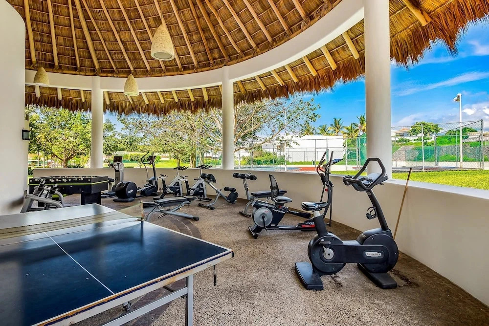 Ocean-view Getaway With Patio, Grill, Roof Deck, & On-site Pools