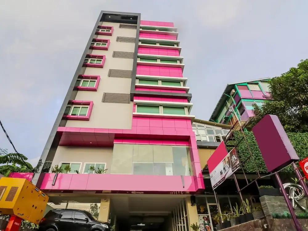 NIDA Rooms Racing Center Makassar