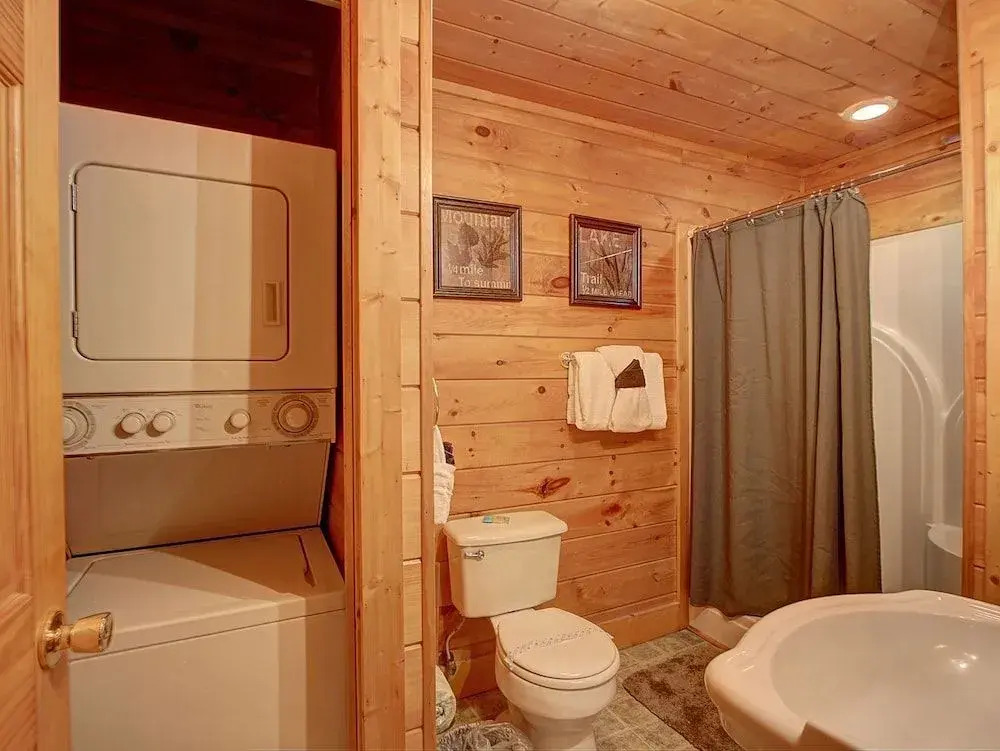 Hillside Haven 1 Bedroom 1 Bathroom Cabin