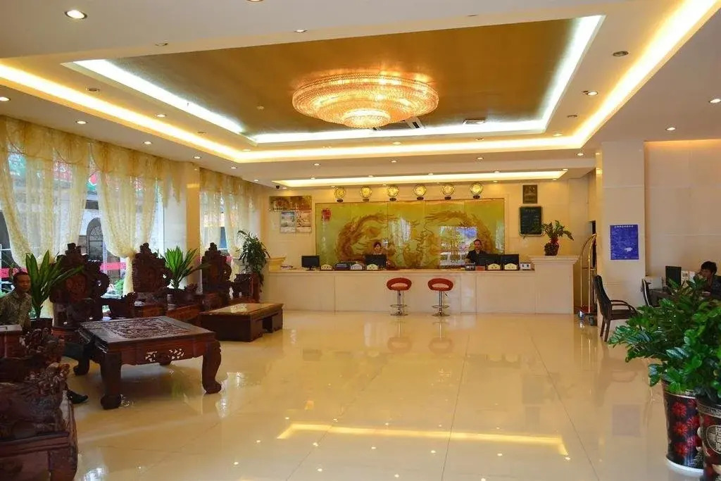 东兴王朝大酒店