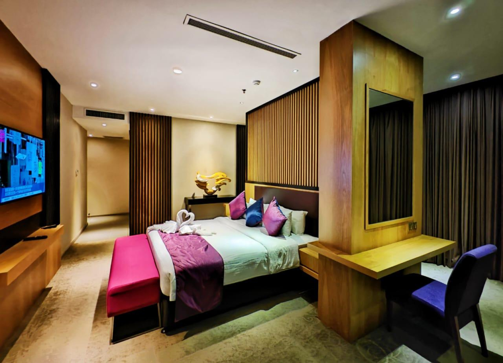 Greens Hotel & Suites