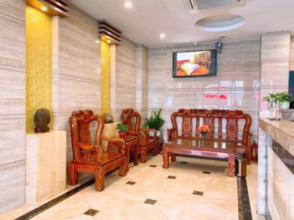Dubai eight star hotel (Maoming people's Hospital high speed railway station store)
