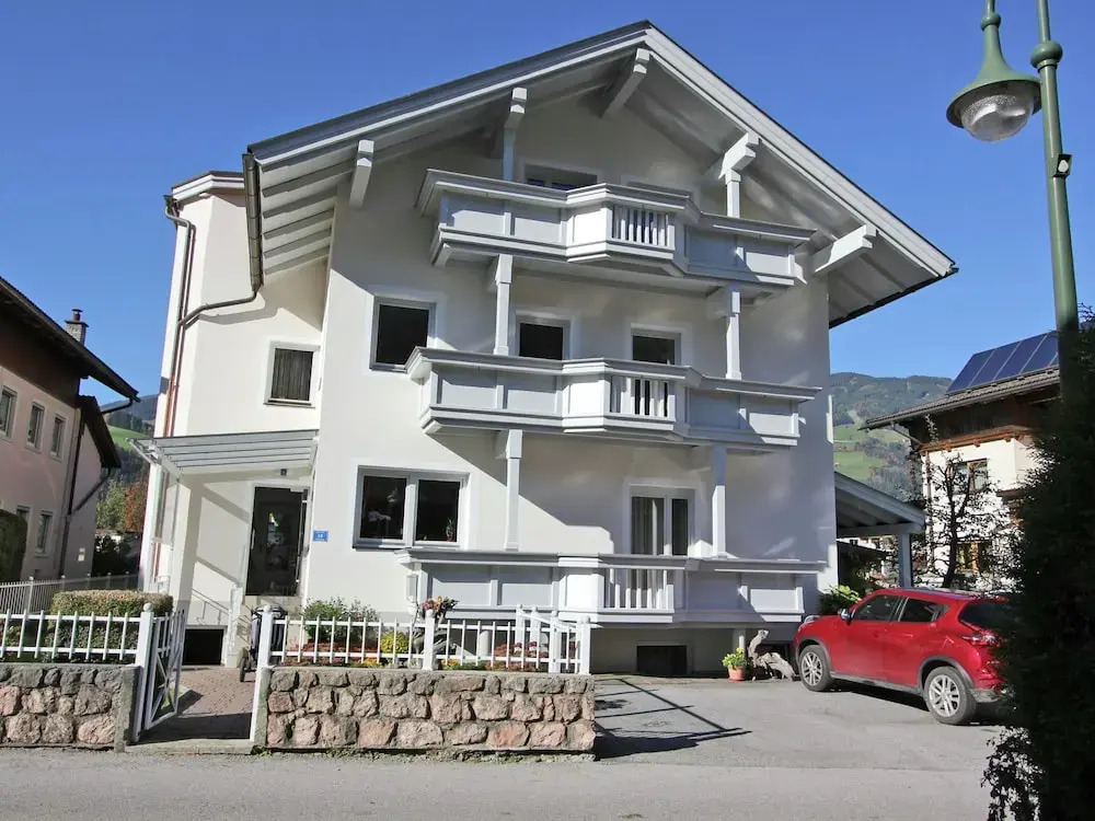 Apartment In Uderns With Balcony Cot Heating Parking