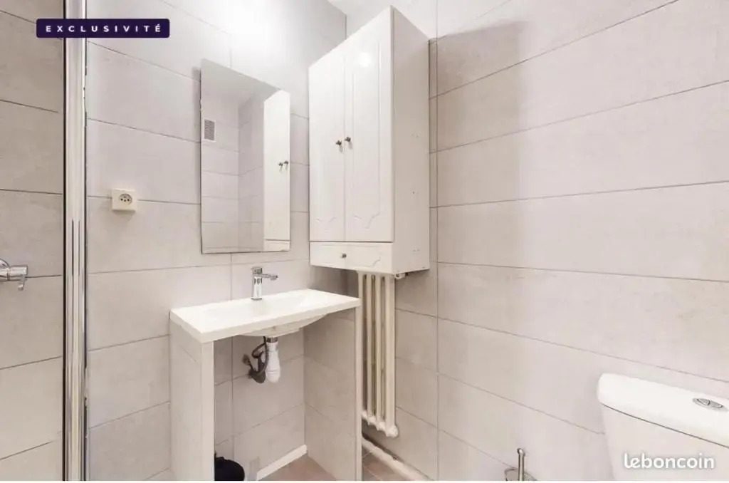 NEW CHEAP PRIVATE ROOM, KITCHEN , OVERWIEUW sea,TRAM on spot, 12 minutes from nice train station with tram , beach in 17 min tram , CHAMBRE PRIVÉE pas cher, cuisine équipée , tram sur place, APERÇU mer, 12 min de la gare de Nice avec le tram, 17 min plage