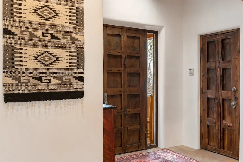 La Joya - Spacious and Historic Downtown Jewel