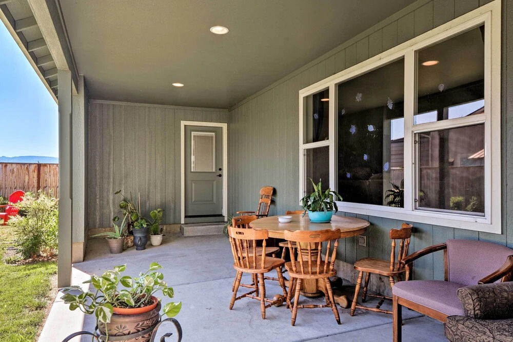 Cozy Home w/ Yard ~ 3 Mi to Downtown Medford!