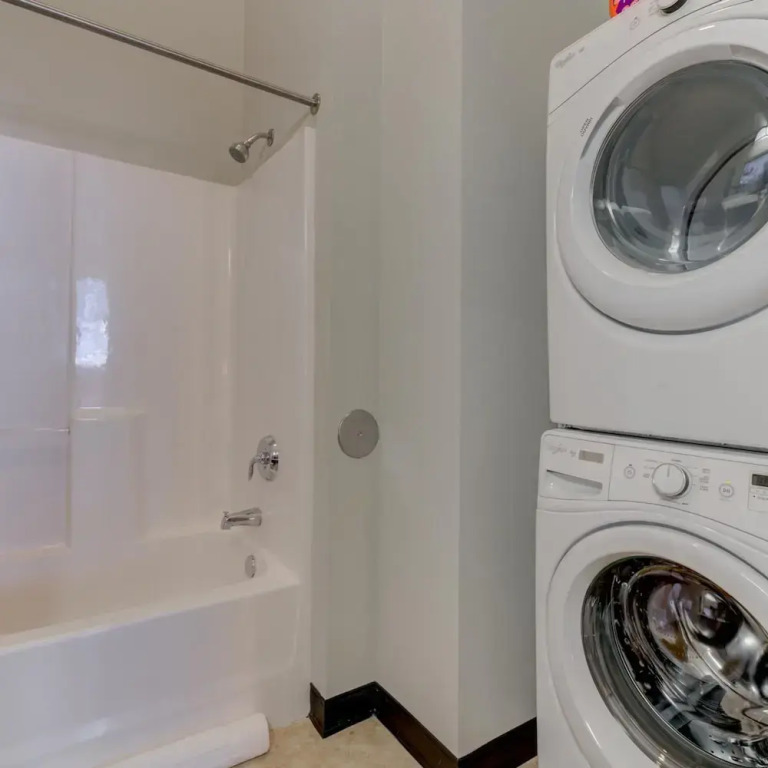 Kasa Relax in Your Spacious 1BD Pet Friendly Milwaukee