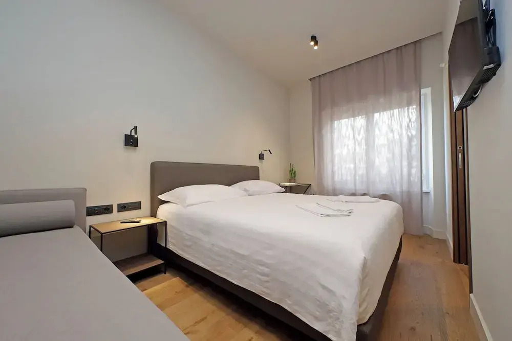 The Place Gallia - New Guesthouse San Giovanni- self check-in -near metro