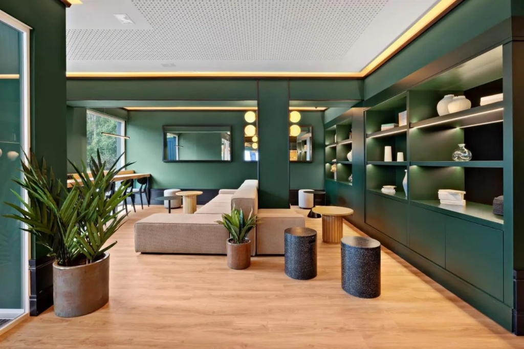 B&B HOTEL Santiago Milladoiro
