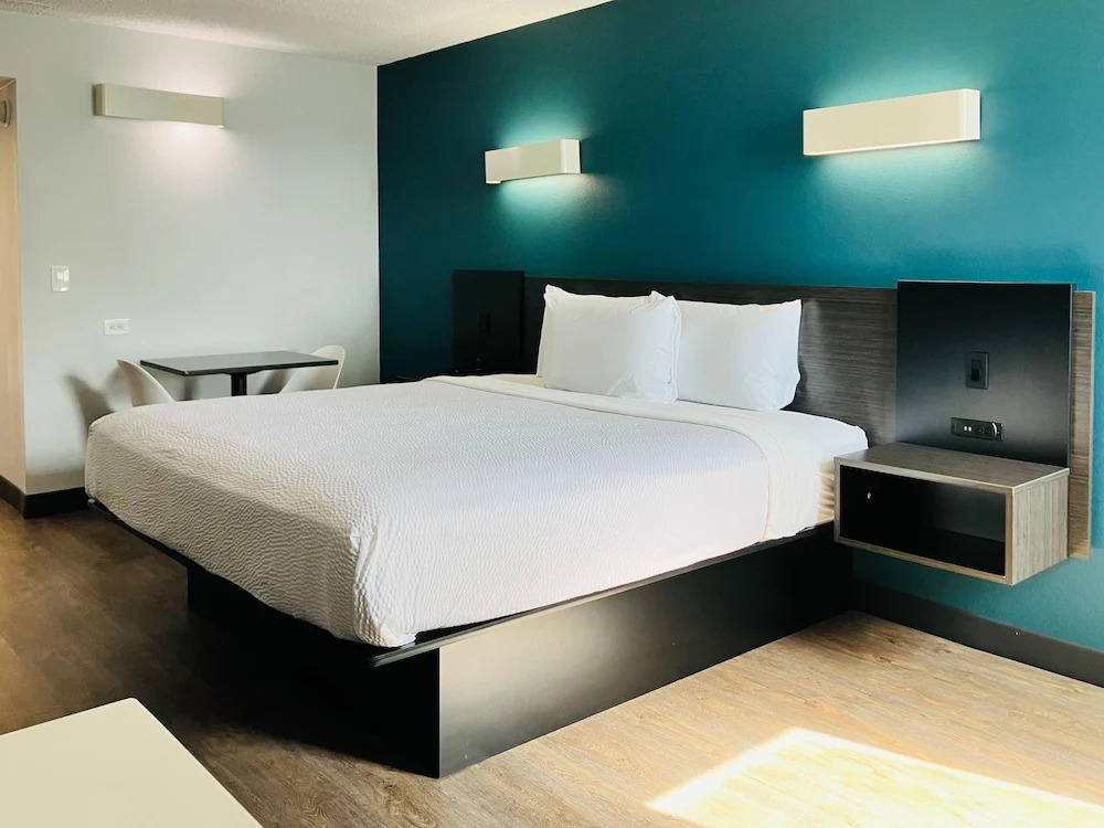 Studio 6 Suites Carson, CA