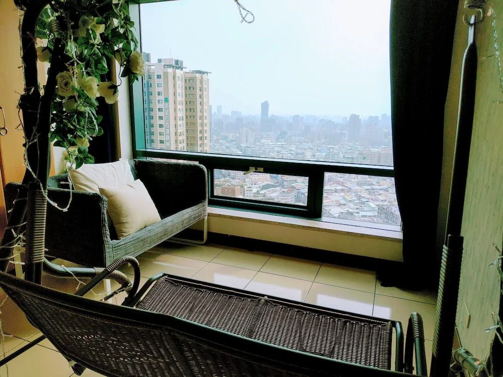 Shana Skyline Hostel