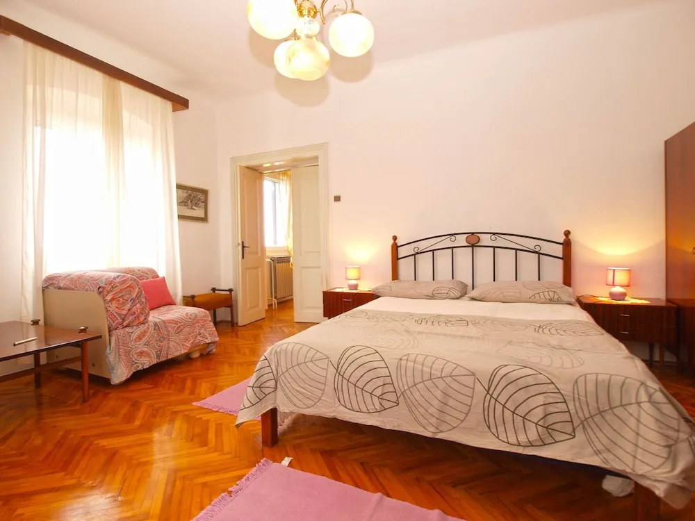 Apartment 1582
