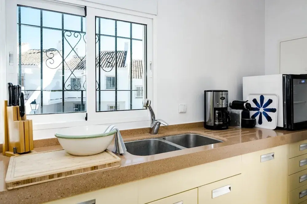 AGC28- 2 bedroom apt walking distance to beach