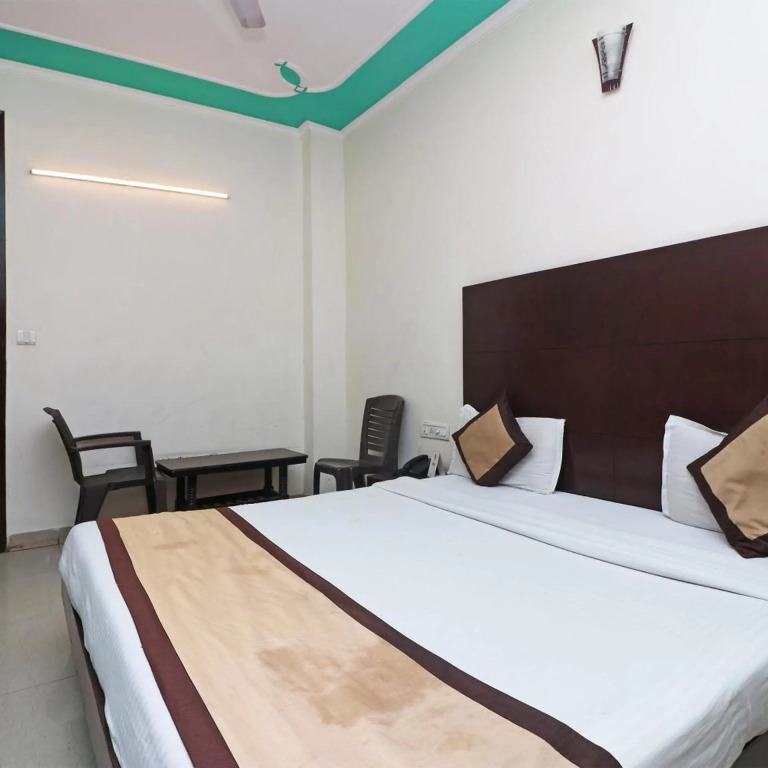 OYO 9726 Hotel Aura Palace Deluxe