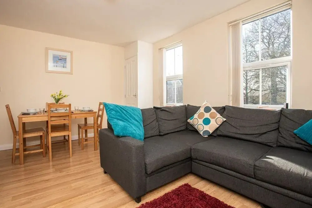2 Bedroom Apartment With 2 Bathrooms and Parking