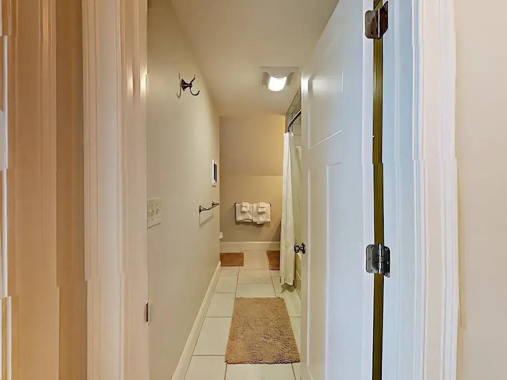 10 Ocean Street Cottage - 1 Br cottage by RedAwning