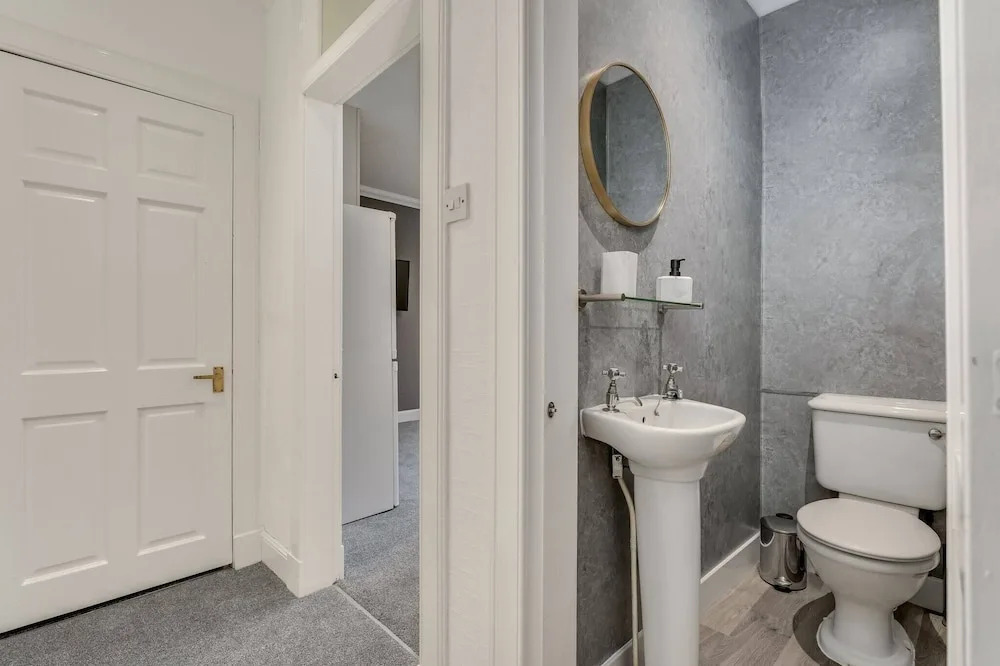 Garden Flat - Stylish - Modern Flat - Near Balloch