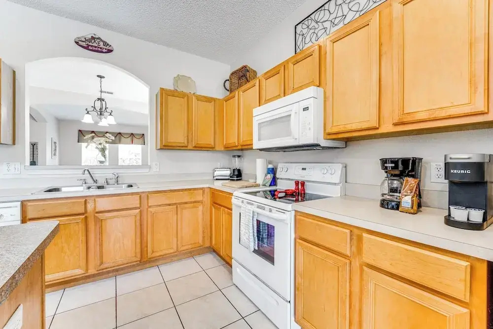 6 Mi to Disney World: Spacious Kissimmee Retreat!