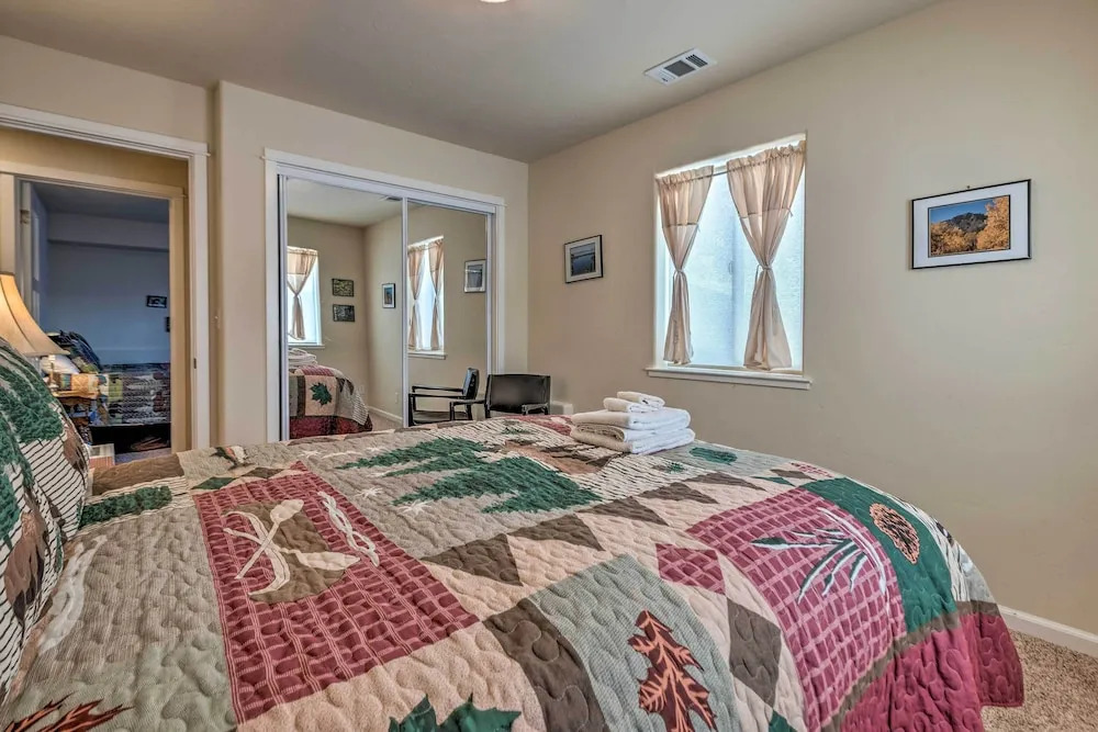 Mountain-view Deck: South Lake Tahoe Retreat!