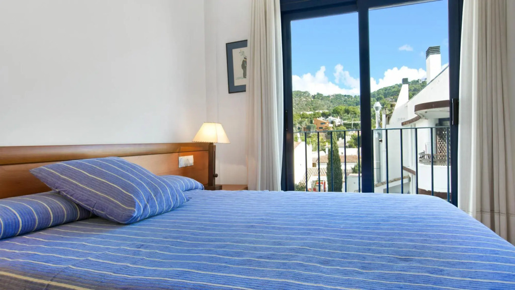 Rosamar in Llafranc With 3 Bedrooms and 2 Bathrooms