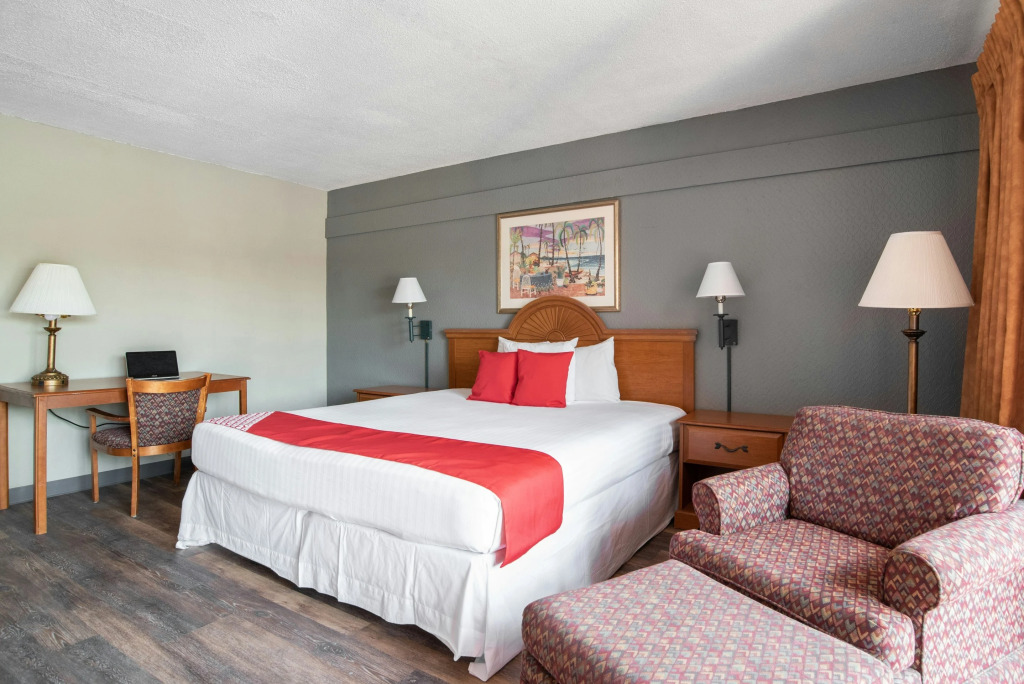 OYO Hotel Mustang Silver Spring FL