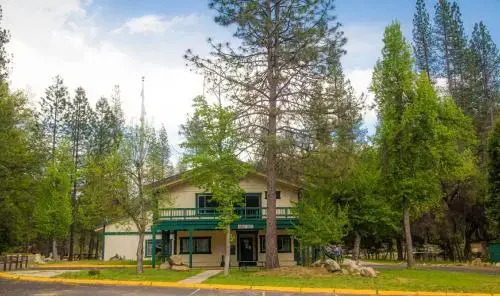 Yosemite Lakes Bunkhouse Cabin 29